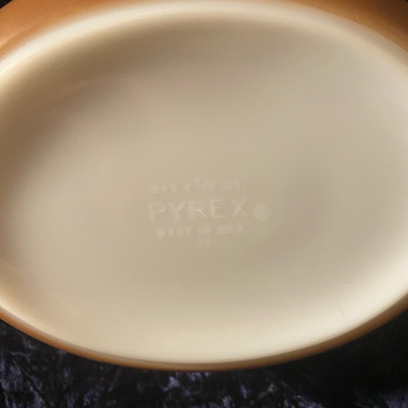 Pyrex Early American 43 1 1/2 qt Casserole - Picture 3 of 5